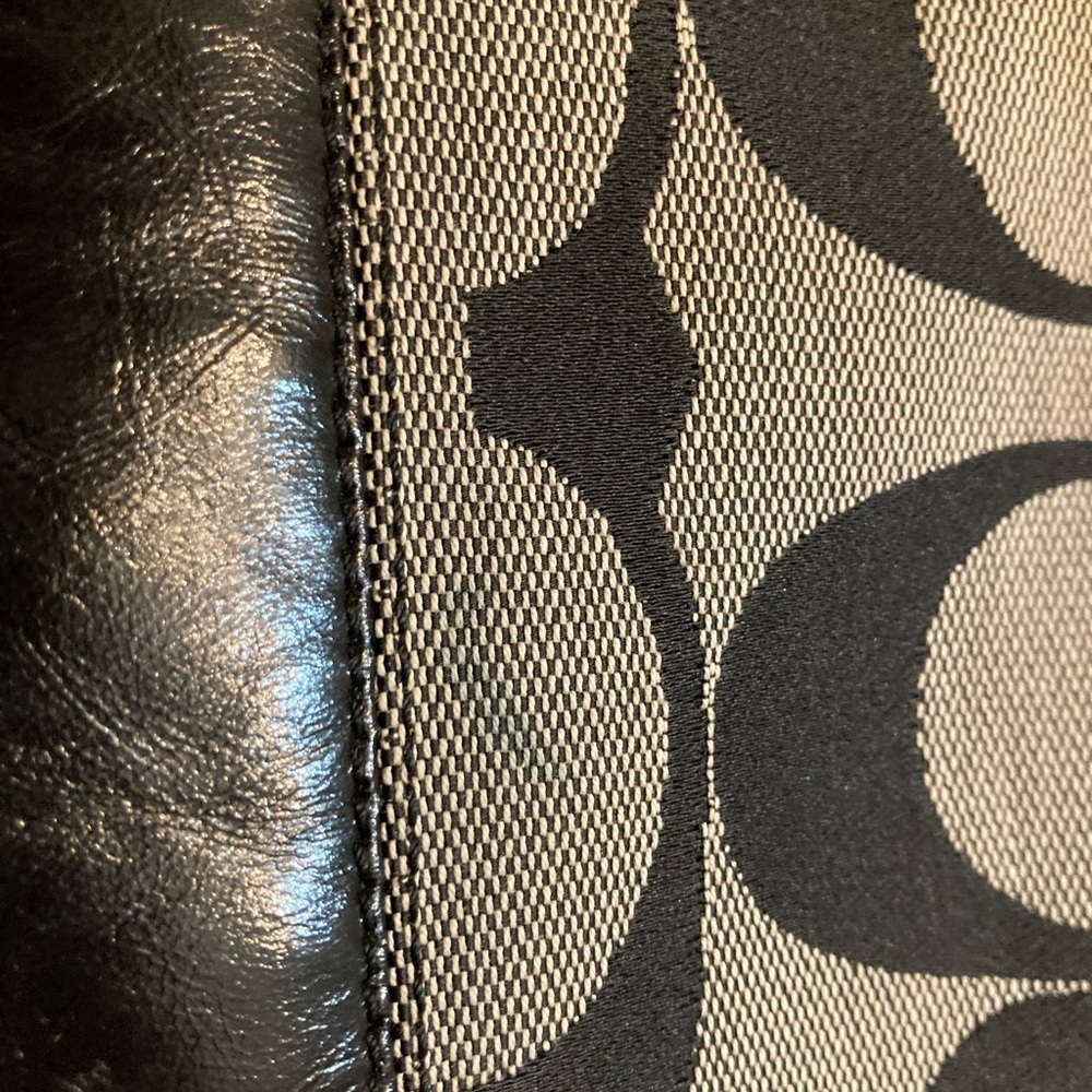 COACH signature stripe  No. 12429
SHOULDERBAG tote VNTG and wallet - Picture 6 of 16